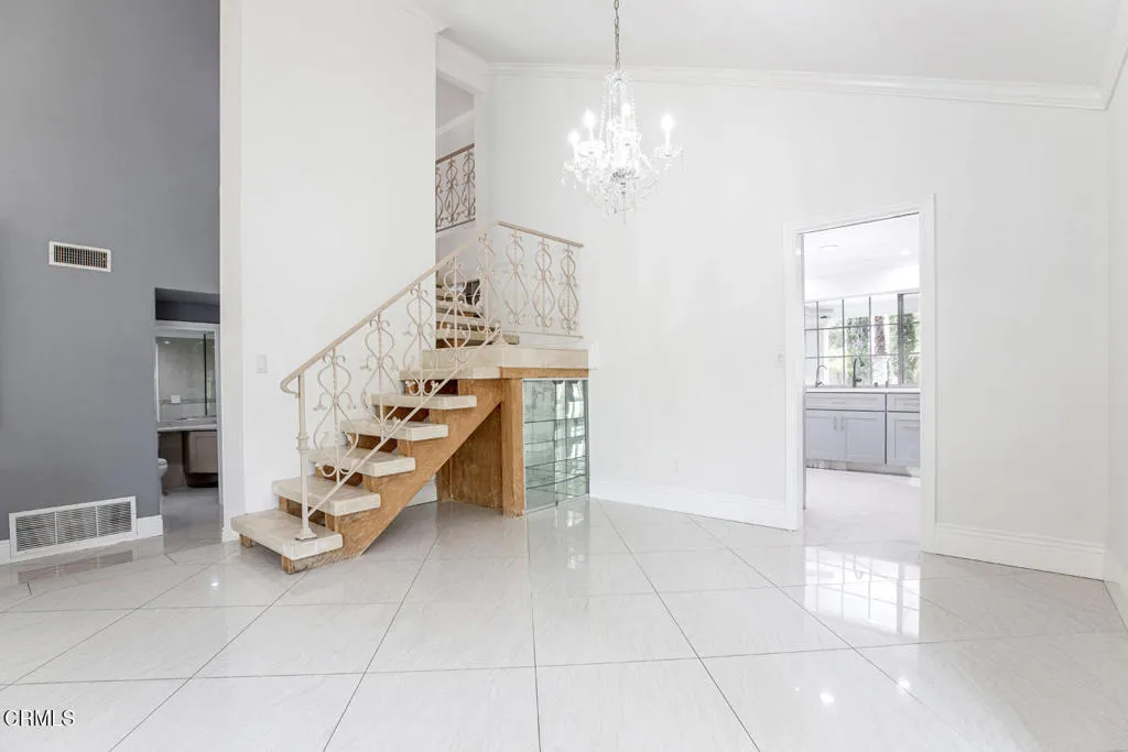 8857 Bluffdale Dr, Sun Valley, California 91352 home-pic-10